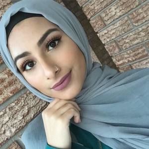 Meet your Posher, Ayesha